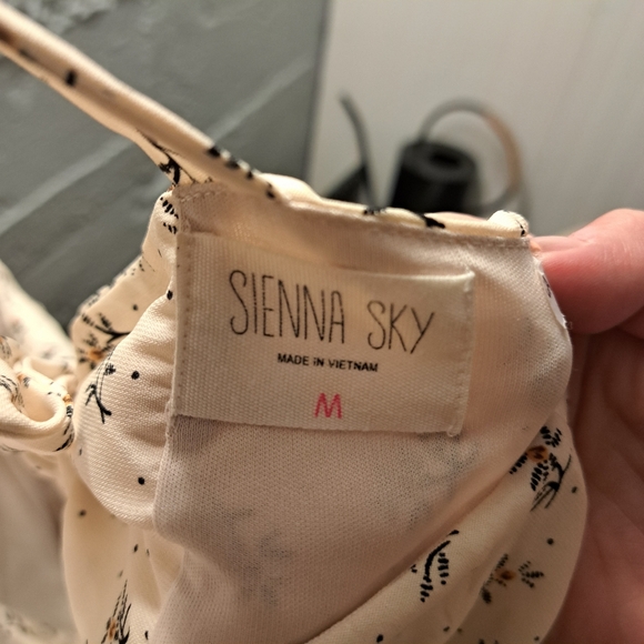 Beautiful romper - Picture 5 of 5